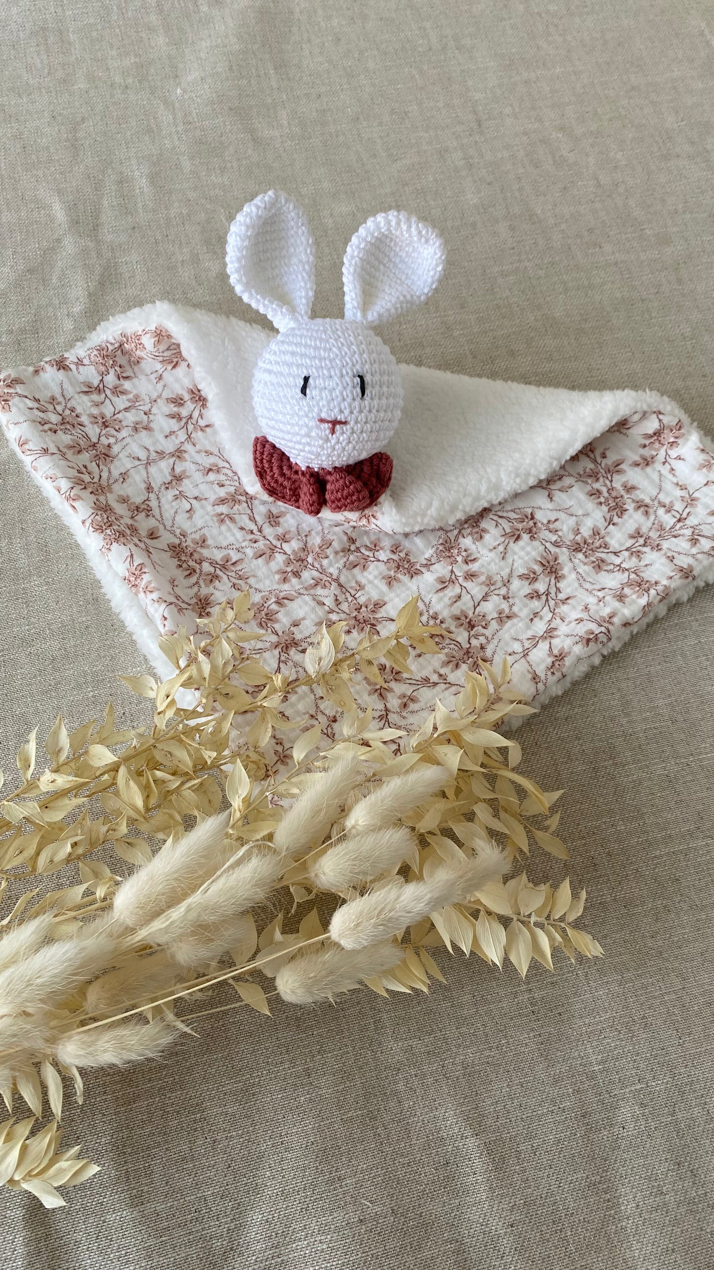Lola le lapin - doudou personnalisé