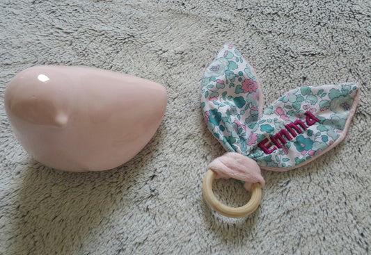 Hochet oreilles de lapin personnalisé en bois non traité