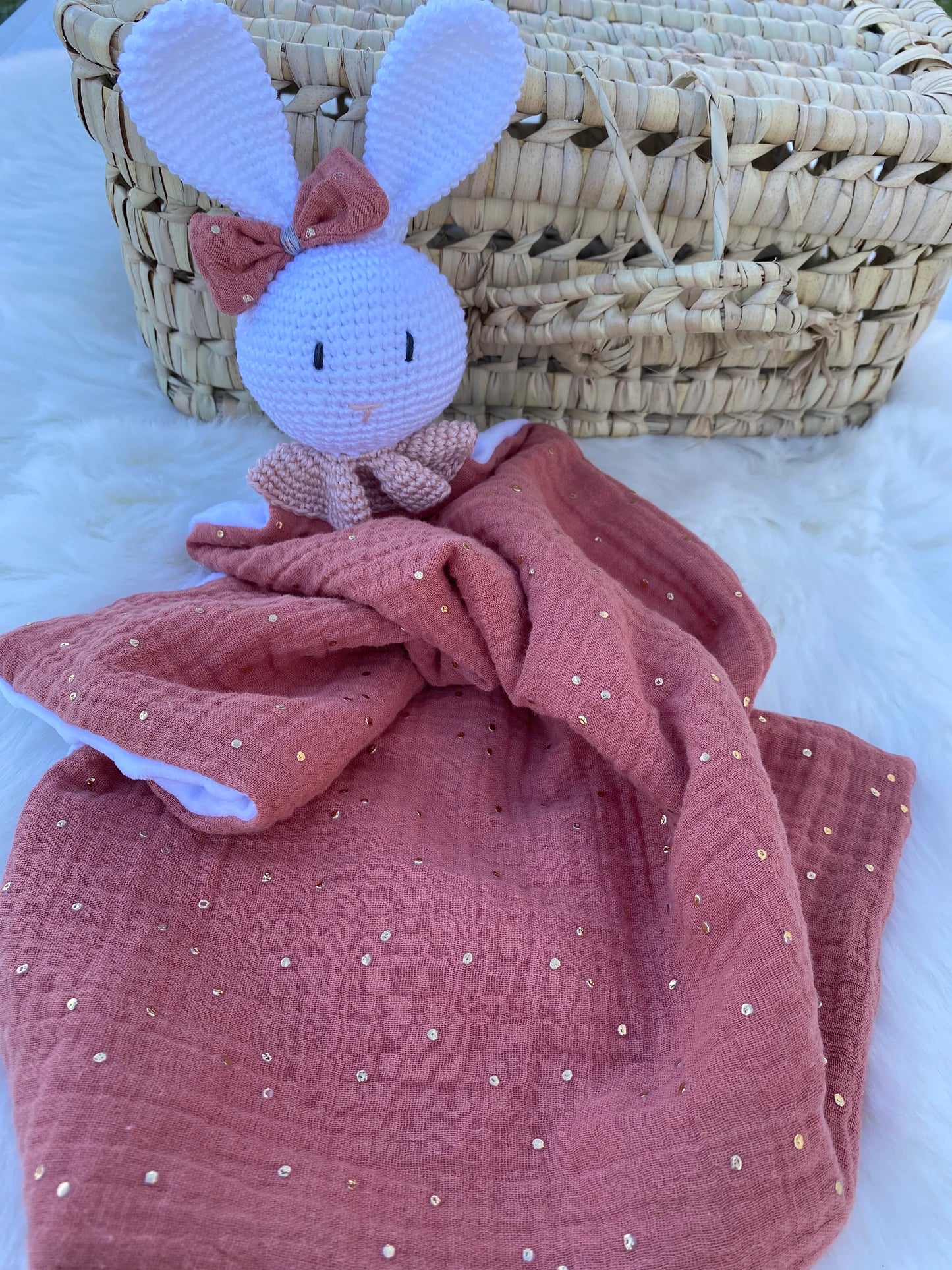 Lola le lapin - doudou personnalisé